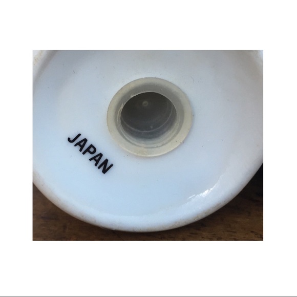 Vintage Tulip Salt and Pepper Shakers - Picture 8 of 8